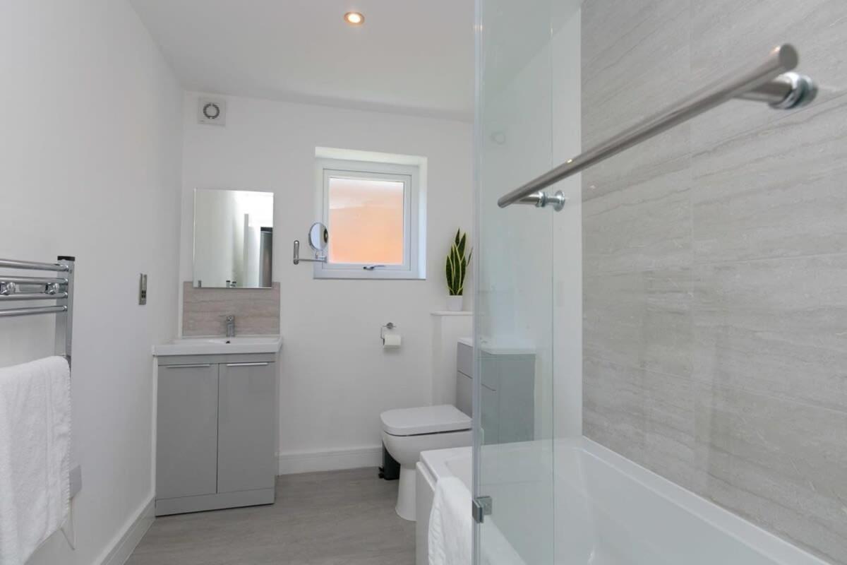 Stunning 2 Bedroom Apartment In Wallasey Kültér fotó